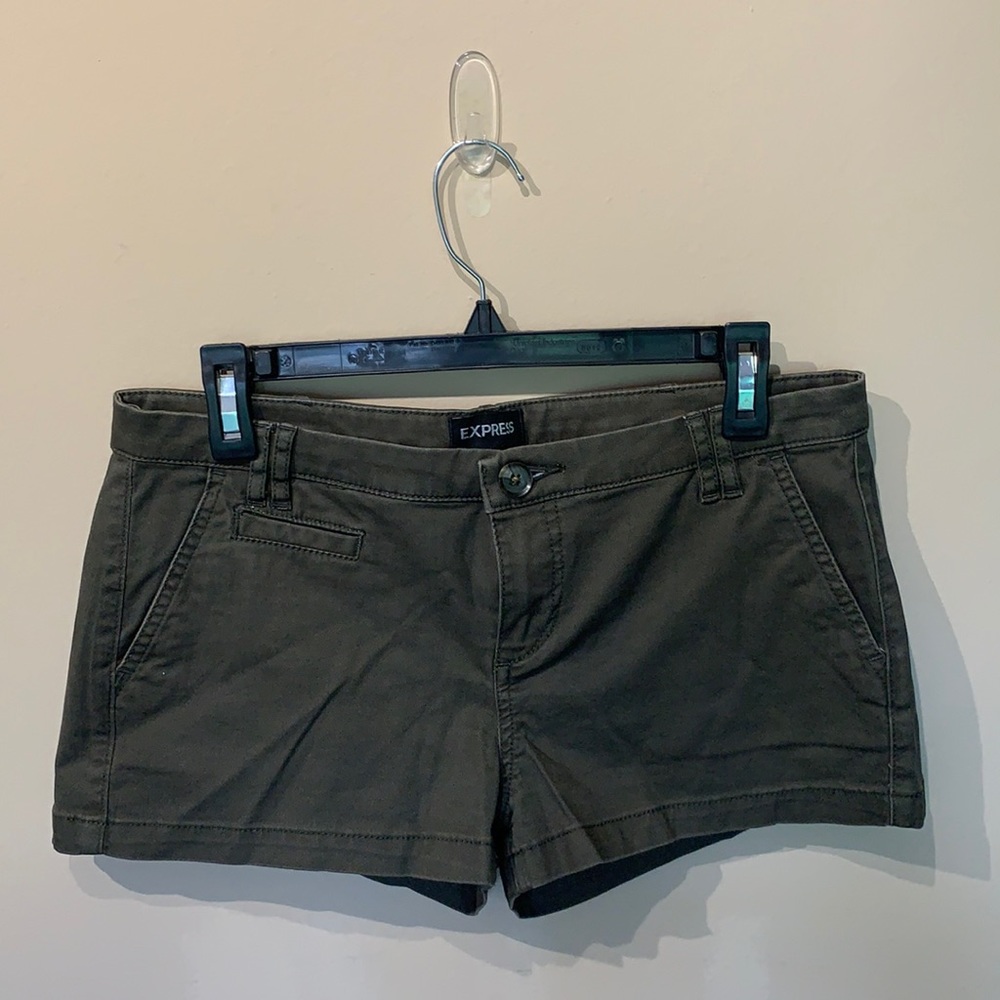 Express shorts, size 6, green